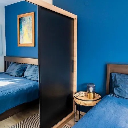 Apartment Large Stylish 2-bedroom Near Road, 5 Min To Gondola & Bar Street *