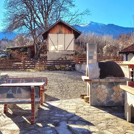Large Stylish 2-bedroom Near Road, 5 Min To Gondola & Bar Street
