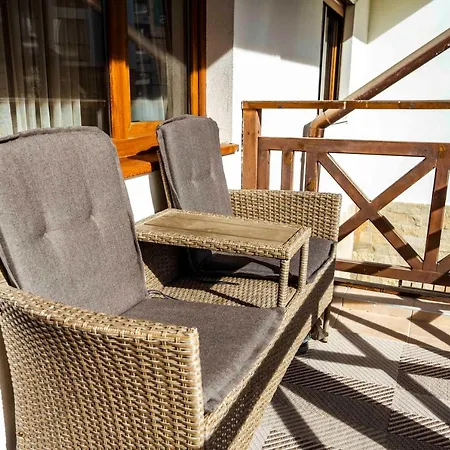 Large Stylish 2-bedroom Near Road, 5 Min To Gondola & Bar Street Apartament Bansko