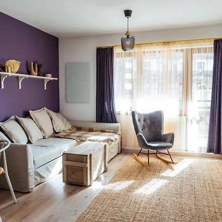 Large Stylish 2-bedroom Near Road, 5 Min To Gondola & Bar Street