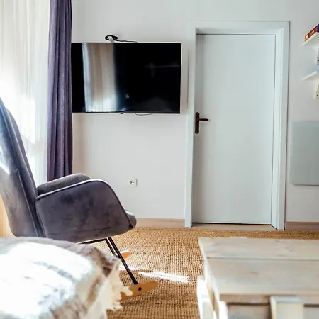 Large Stylish 2-bedroom Near Road, 5 Min To Gondola & Bar Street * Bansko