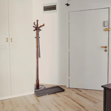 Large Stylish 2-bedroom Near Road, 5 Min To Gondola & Bar Street Lejlighed *