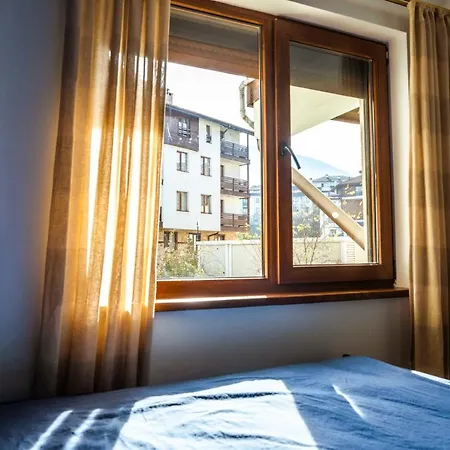 Large Stylish 2-bedroom Near Road, 5 Min To Gondola & Bar Street Appartement