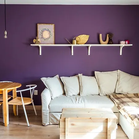 Large Stylish 2-bedroom Near Road, 5 Min To Gondola & Bar Street *