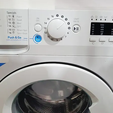 Large Stylish 2-bedroom Near Road, 5 Min To Gondola & Bar Street Appartement