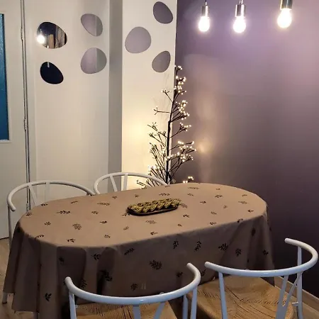 Lejlighed Large Stylish 2-bedroom Near Road, 5 Min To Gondola & Bar Street