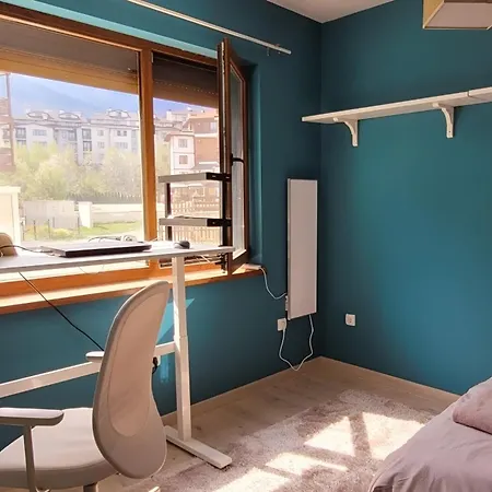 Large Stylish 2-bedroom Near Road, 5 Min To Gondola & Bar Street *