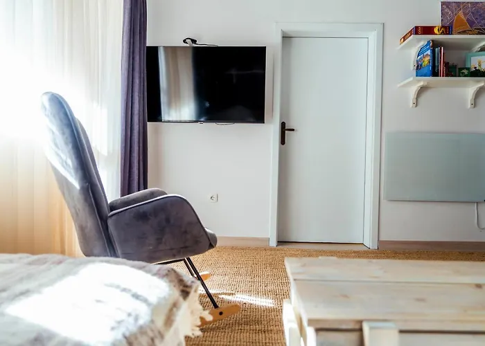 Large Stylish 2-bedroom Near Road, 5 Min To Gondola & Bar Street * Bansko