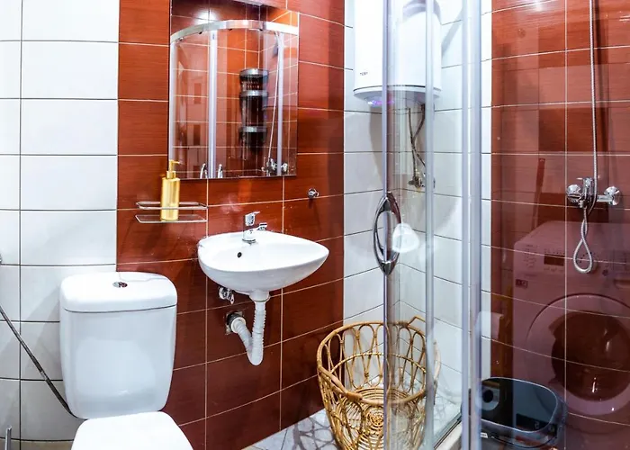 Large Stylish 2-bedroom Near Road, 5 Min To Gondola & Bar Street Apartment