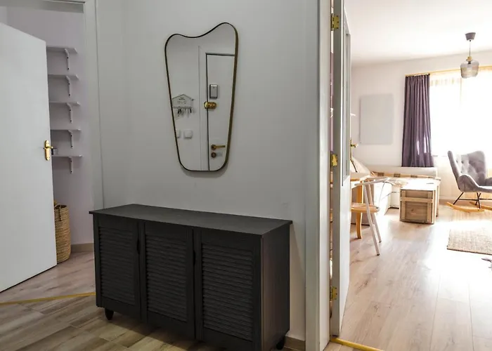 Apartment Large Stylish 2-bedroom Near Road, 5 Min To Gondola & Bar Street