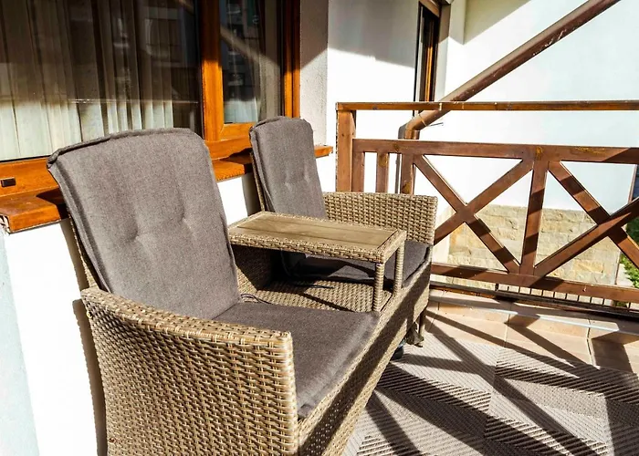 Large Stylish 2-bedroom Near Road, 5 Min To Gondola & Bar Street Apartment Bansko