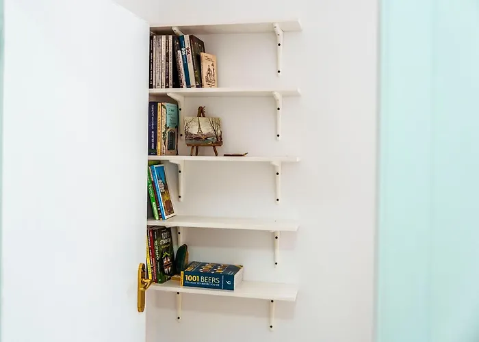 Apartment Large Stylish 2-bedroom Near Road, 5 Min To Gondola & Bar Street *