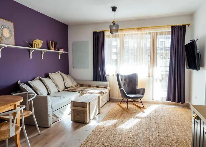 Large Stylish 2-bedroom Near Road, 5 Min To Gondola & Bar Street