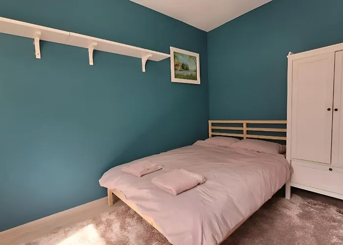 Apartment Large Stylish 2-bedroom Near Road, 5 Min To Gondola & Bar Street *